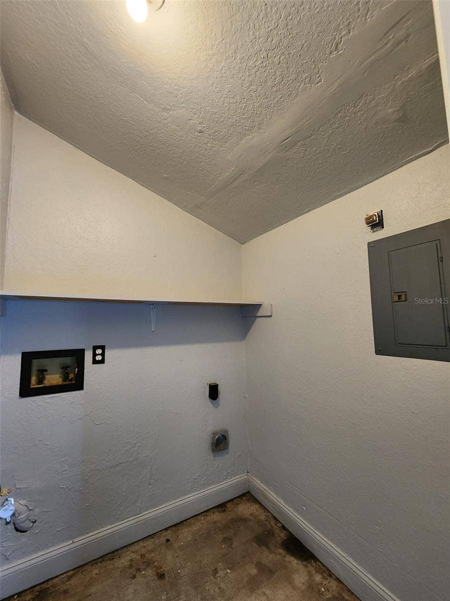 9563 LYNN LANE, #B, Seminole, FL 33777 9563 LYNN LANE, #B, Seminole, FL 33777