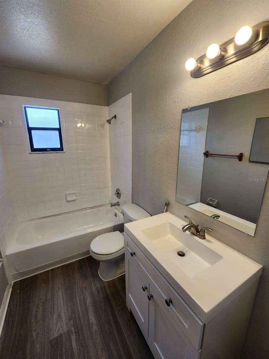 9563 LYNN LANE, #B, Seminole, FL 33777 9563 LYNN LANE, #B, Seminole, FL 33777