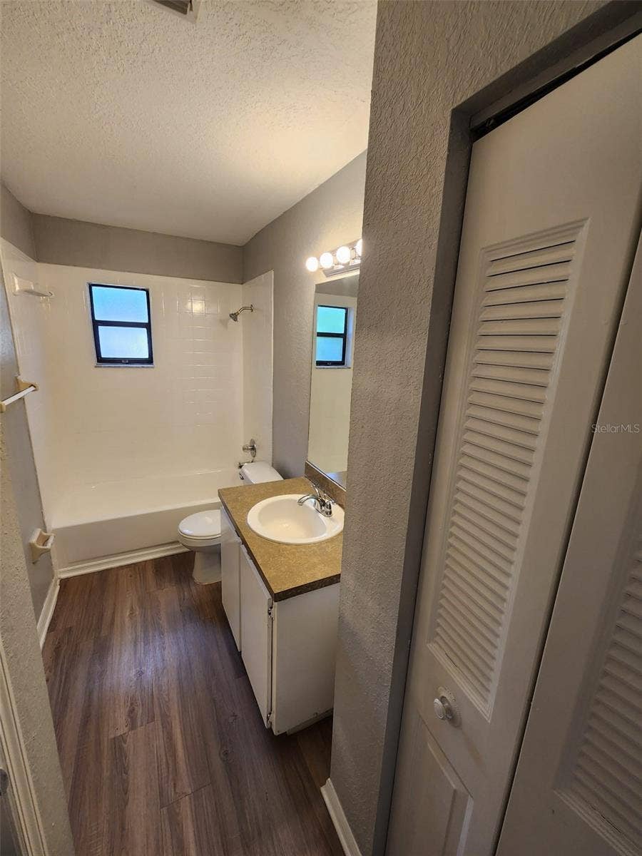 9563 LYNN LANE, #B, Seminole, FL 33777 9563 LYNN LANE, #B, Seminole, FL 33777