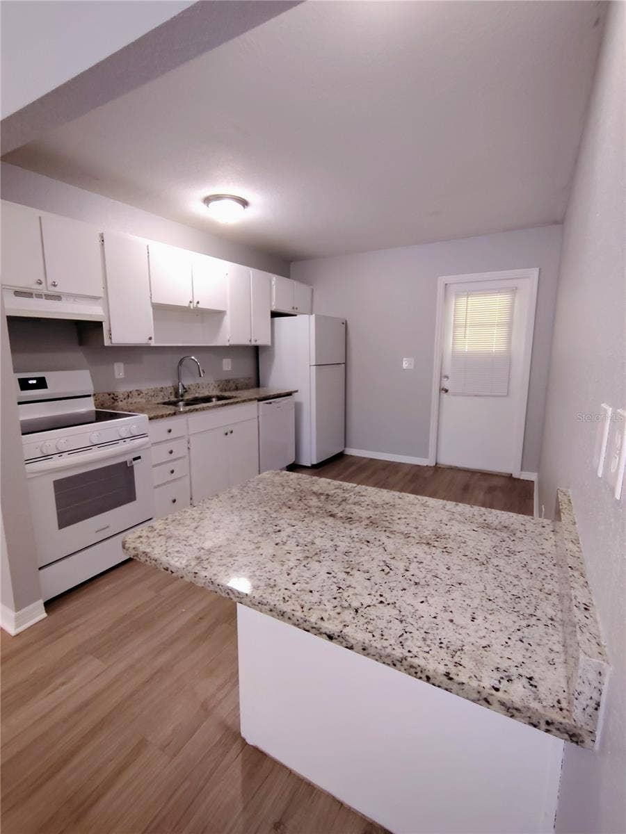 9563 LYNN LANE, #B, Seminole, FL 33777 9563 LYNN LANE, #B, Seminole, FL 33777