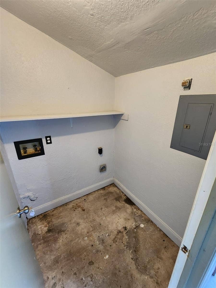 9563 LYNN LANE, #B, Seminole, FL 33777 9563 LYNN LANE, #B, Seminole, FL 33777