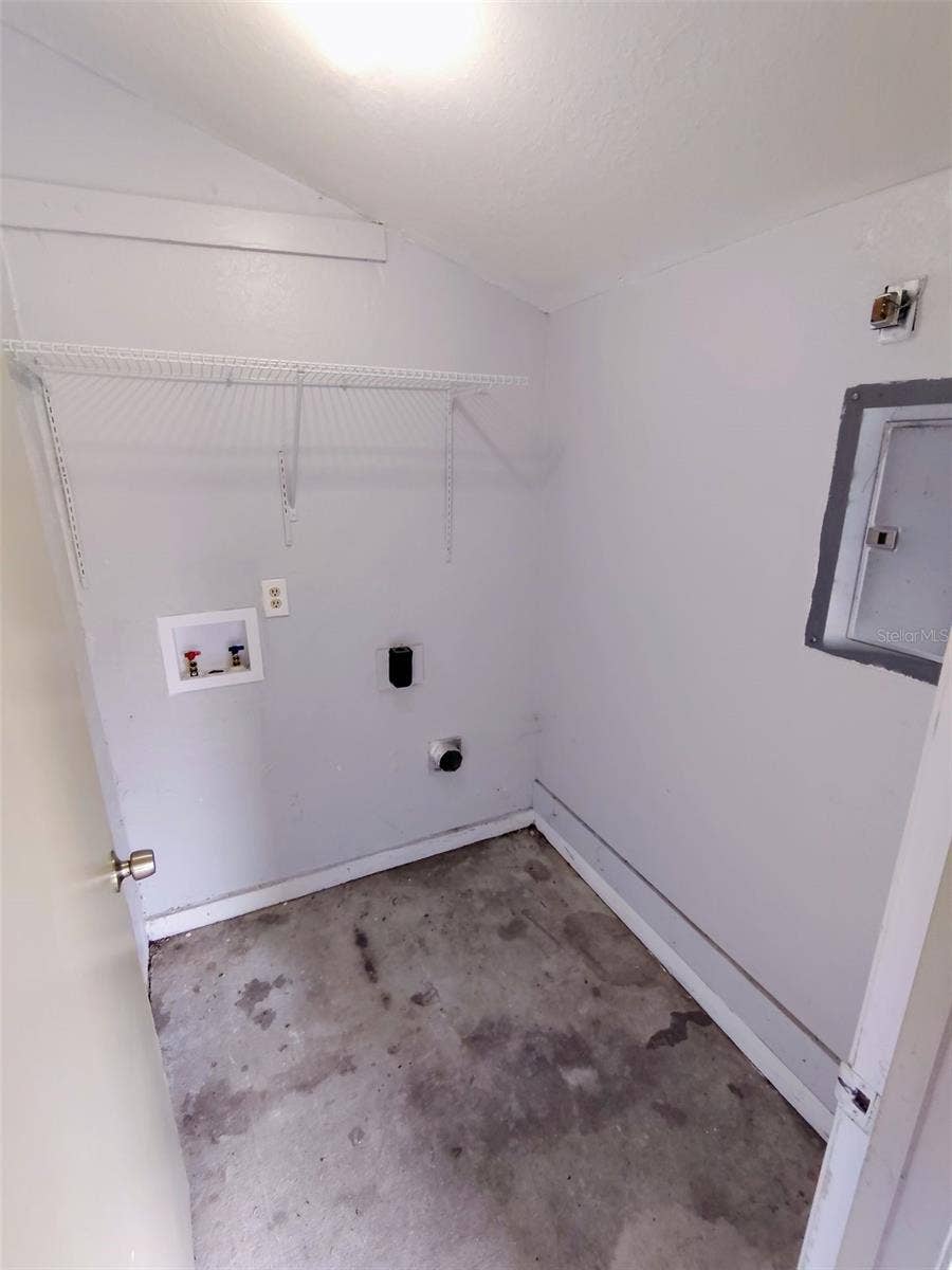 9563 LYNN LANE, #B, Seminole, FL 33777 9563 LYNN LANE, #B, Seminole, FL 33777