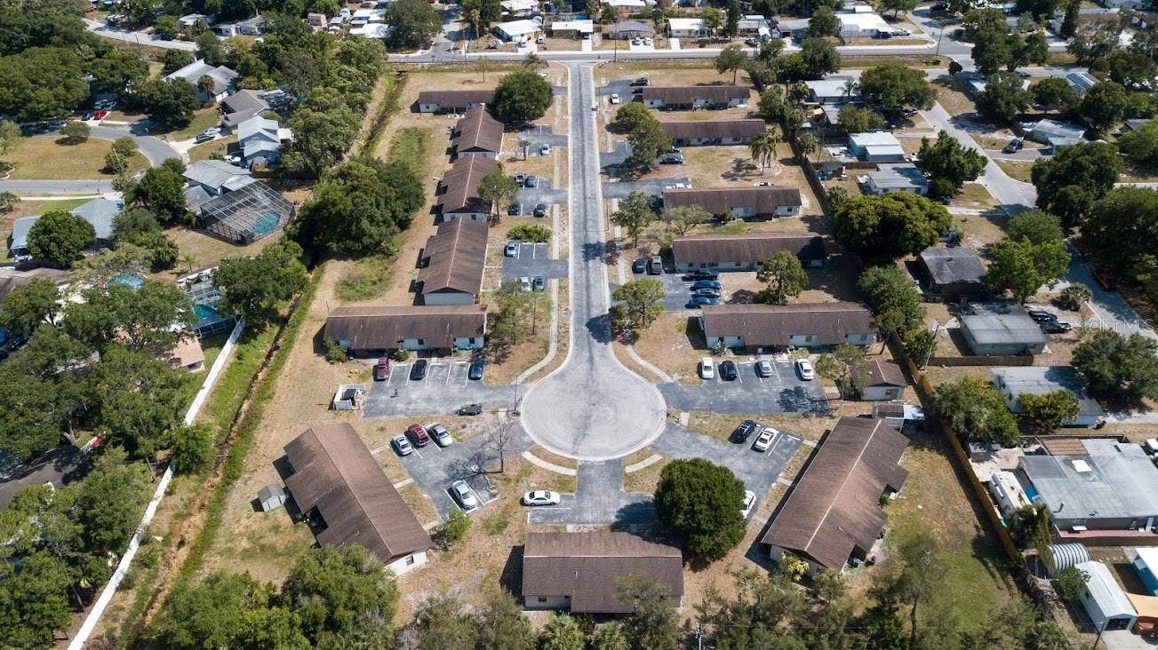 9563 LYNN LANE, #B, Seminole, FL 33777 9563 LYNN LANE, #B, Seminole, FL 33777