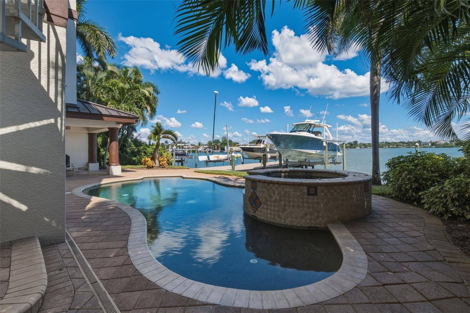 7851 9TH AVENUE S, St Petersburg, FL 33707 7851 9TH AVENUE S, St Petersburg, FL 33707