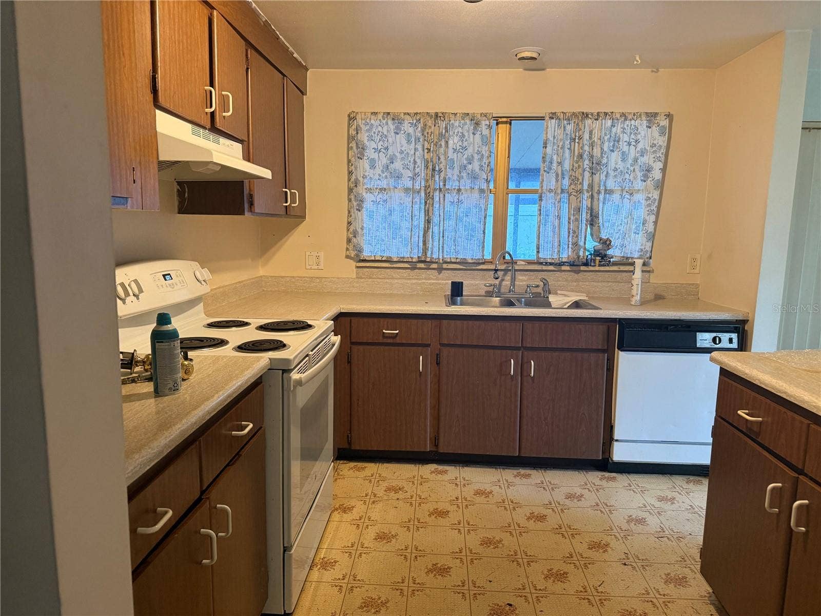 6810 EDEN LANE, Tampa, FL 33634 6810 EDEN LANE, Tampa, FL 33634