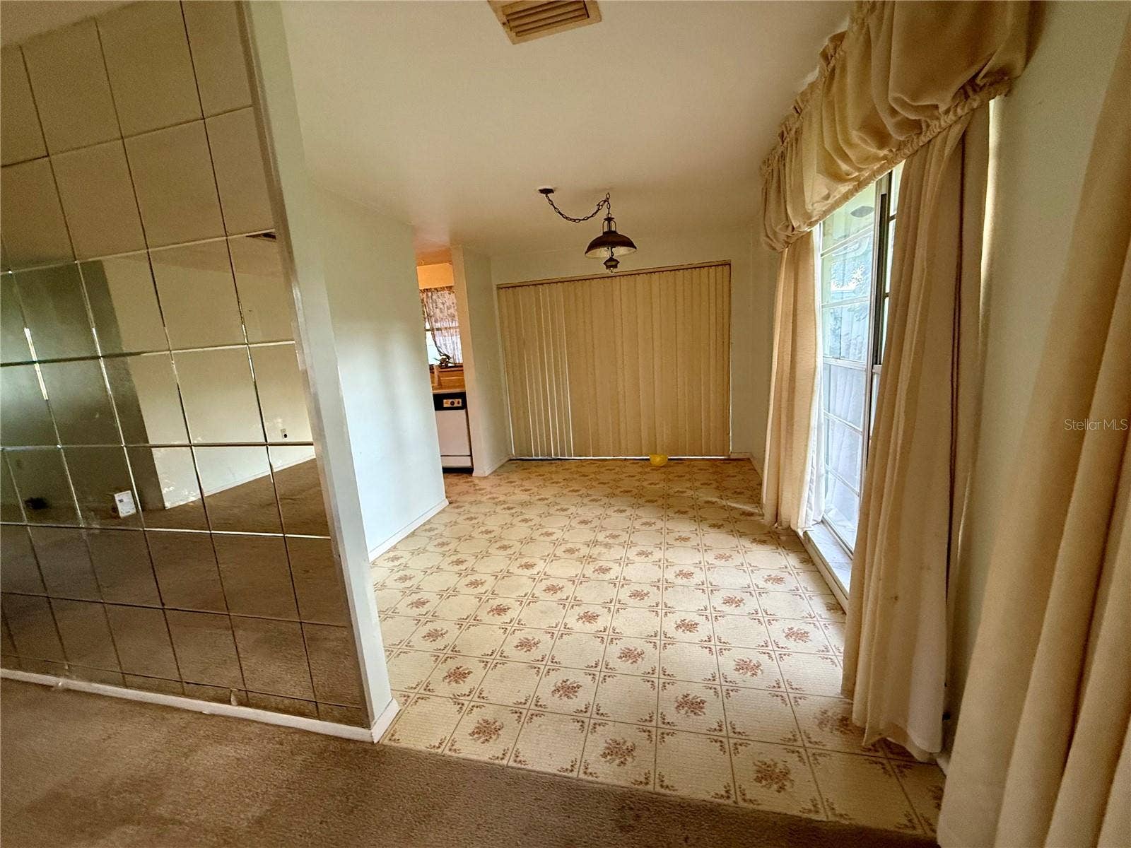 6810 EDEN LANE, Tampa, FL 33634 Dining room off kitchen