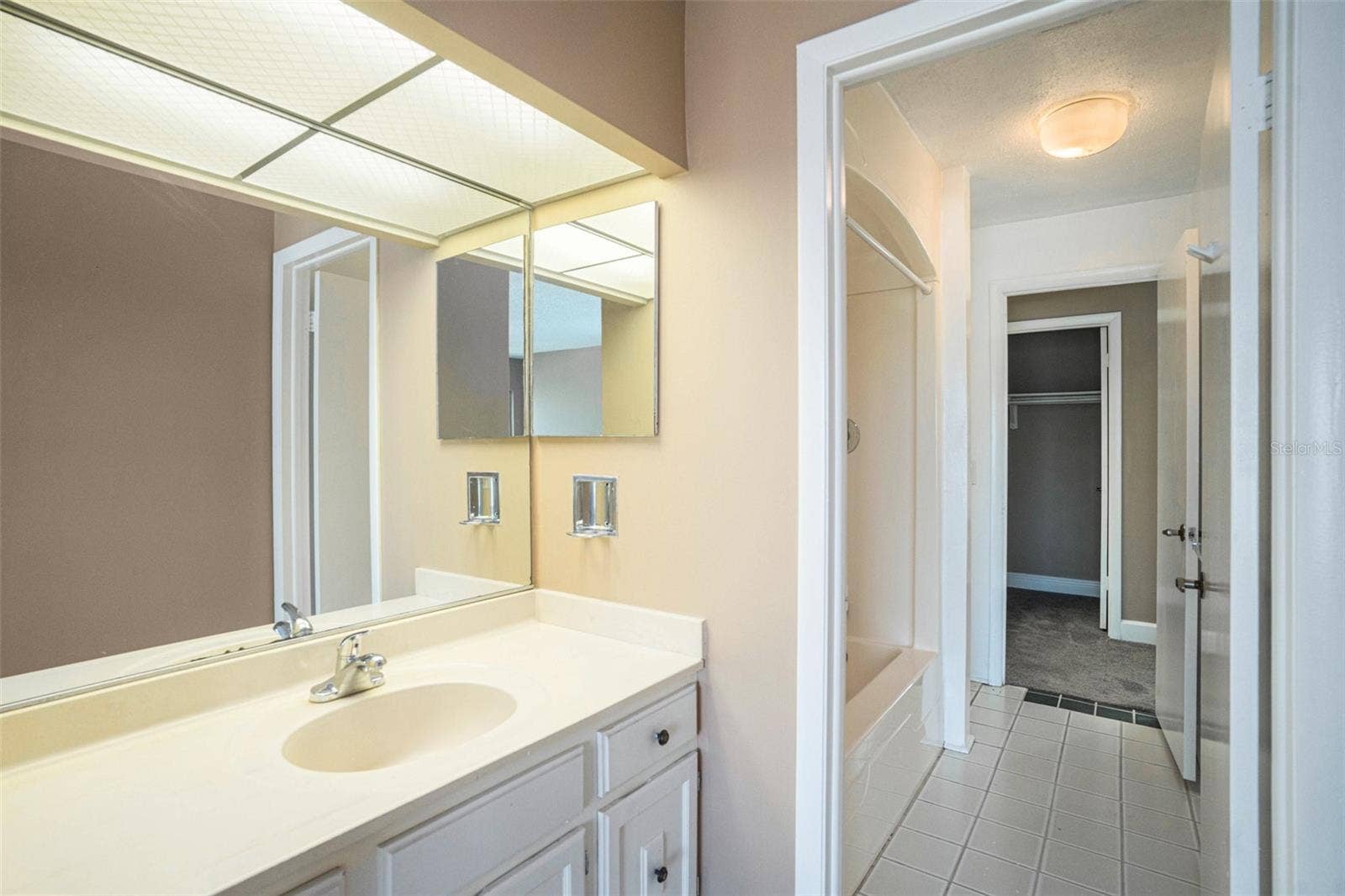 8719 COVE COURT, #10, Tampa, FL 33615 8719 COVE COURT, #10, Tampa, FL 33615