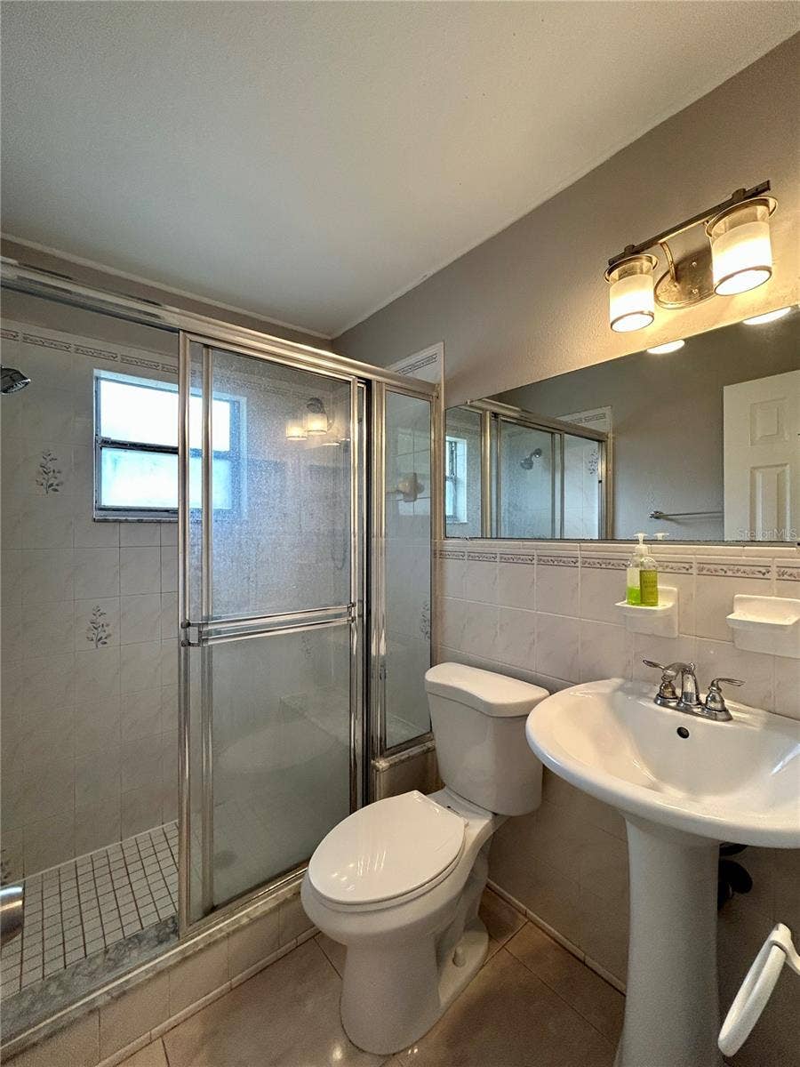 816 62ND AVENUE NE, St Petersburg, FL 33702 816 62ND AVENUE NE, St Petersburg, FL 33702