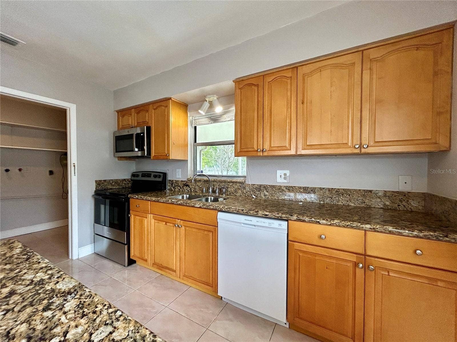 816 62ND AVENUE NE, St Petersburg, FL 33702 816 62ND AVENUE NE, St Petersburg, FL 33702