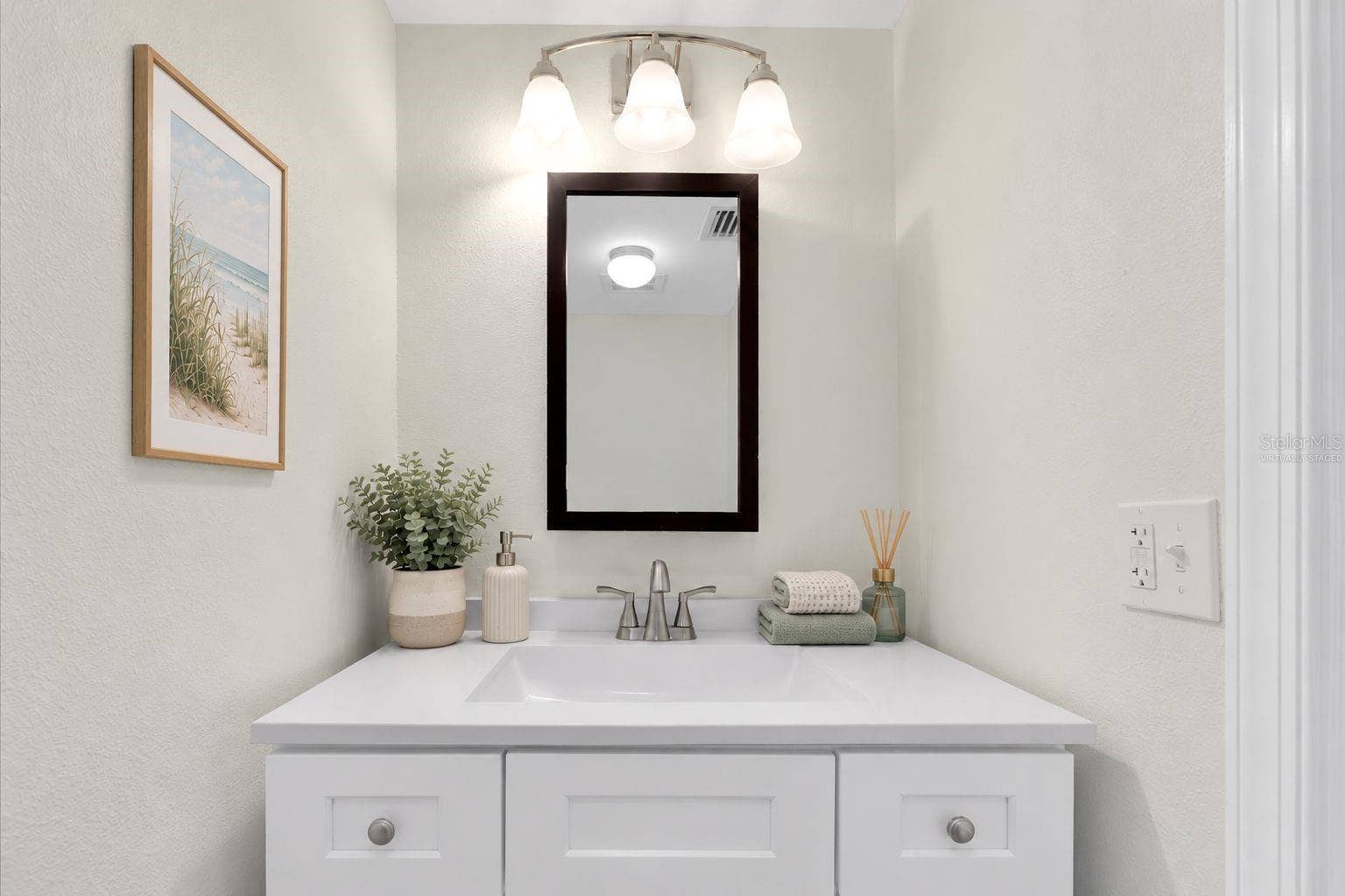 Virtually Staged: Guest Bathroom