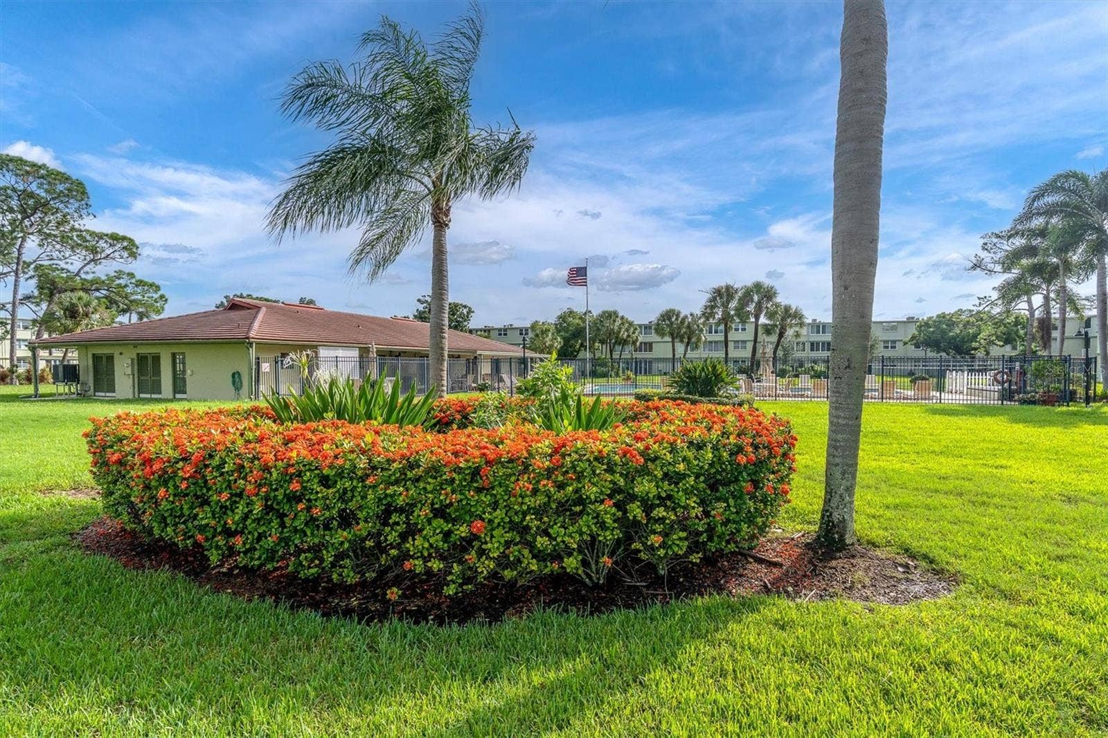 4885 1ST STREET NE, #106, St Petersburg, FL 33703