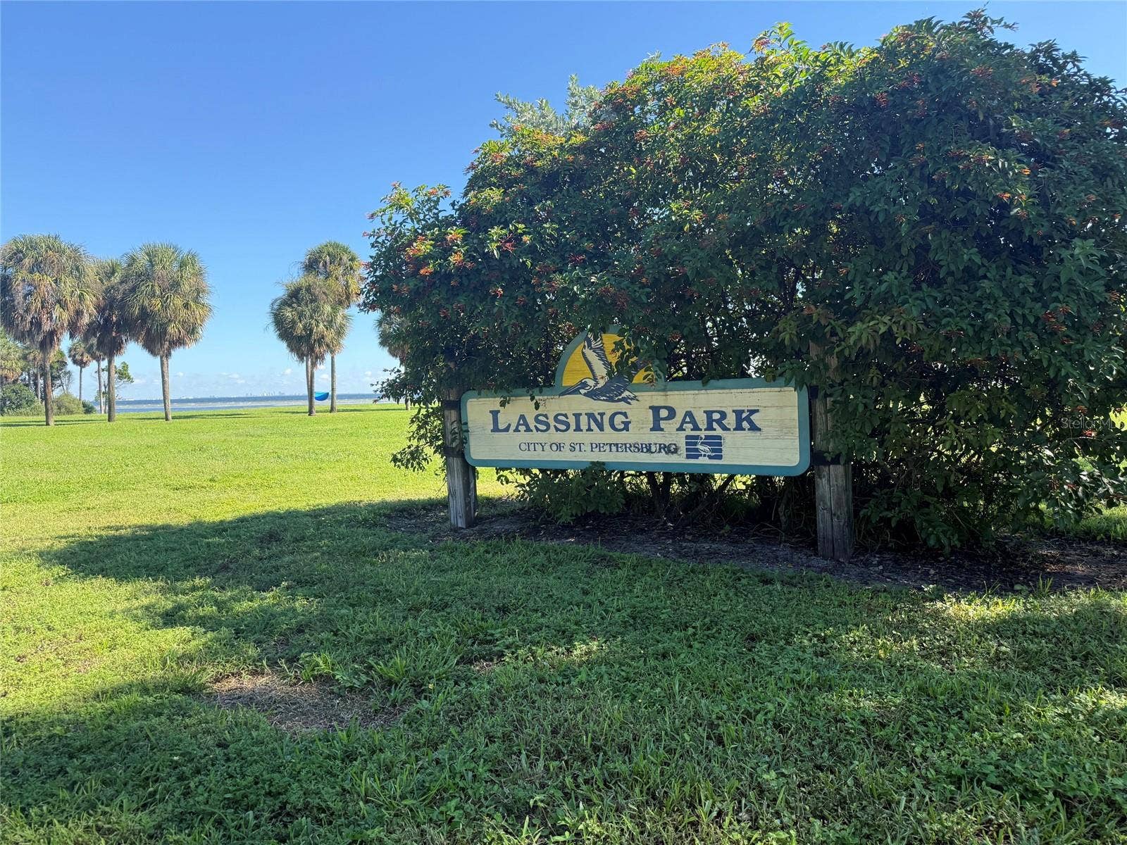 2534 BAYSIDE DRIVE S, St Petersburg, FL 33705 Lassing Park just 2 minutes away
