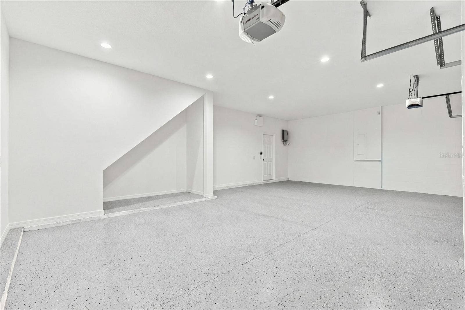 1306 GARDEN STONE LANE, Brandon, FL 33510 3-car Garage