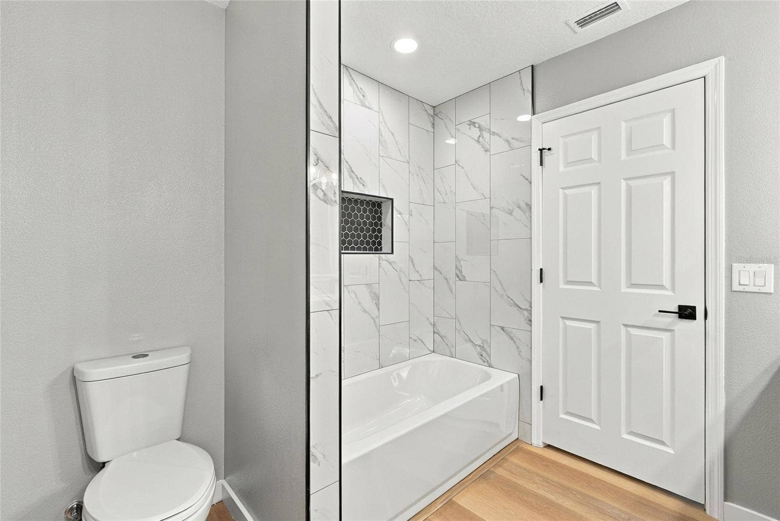 1306 GARDEN STONE LANE, Brandon, FL 33510 Guest Bathroom
