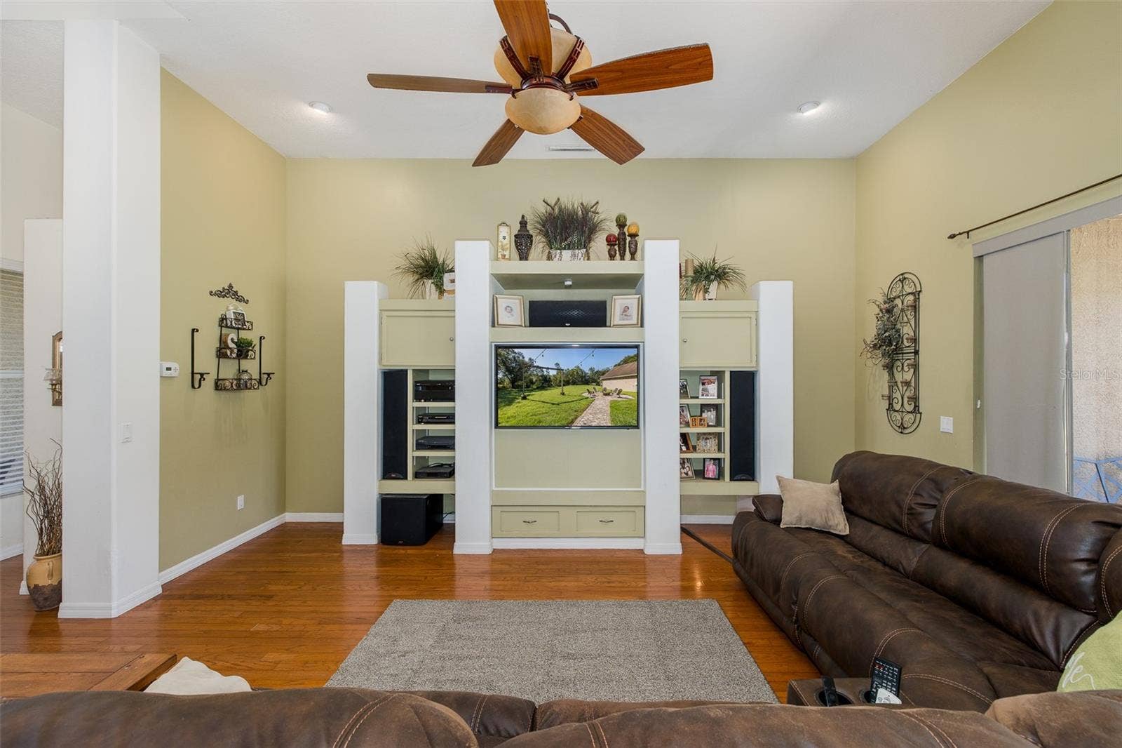 31524 CROSS CREEK LANE, Wesley Chapel, FL 33543 Living room