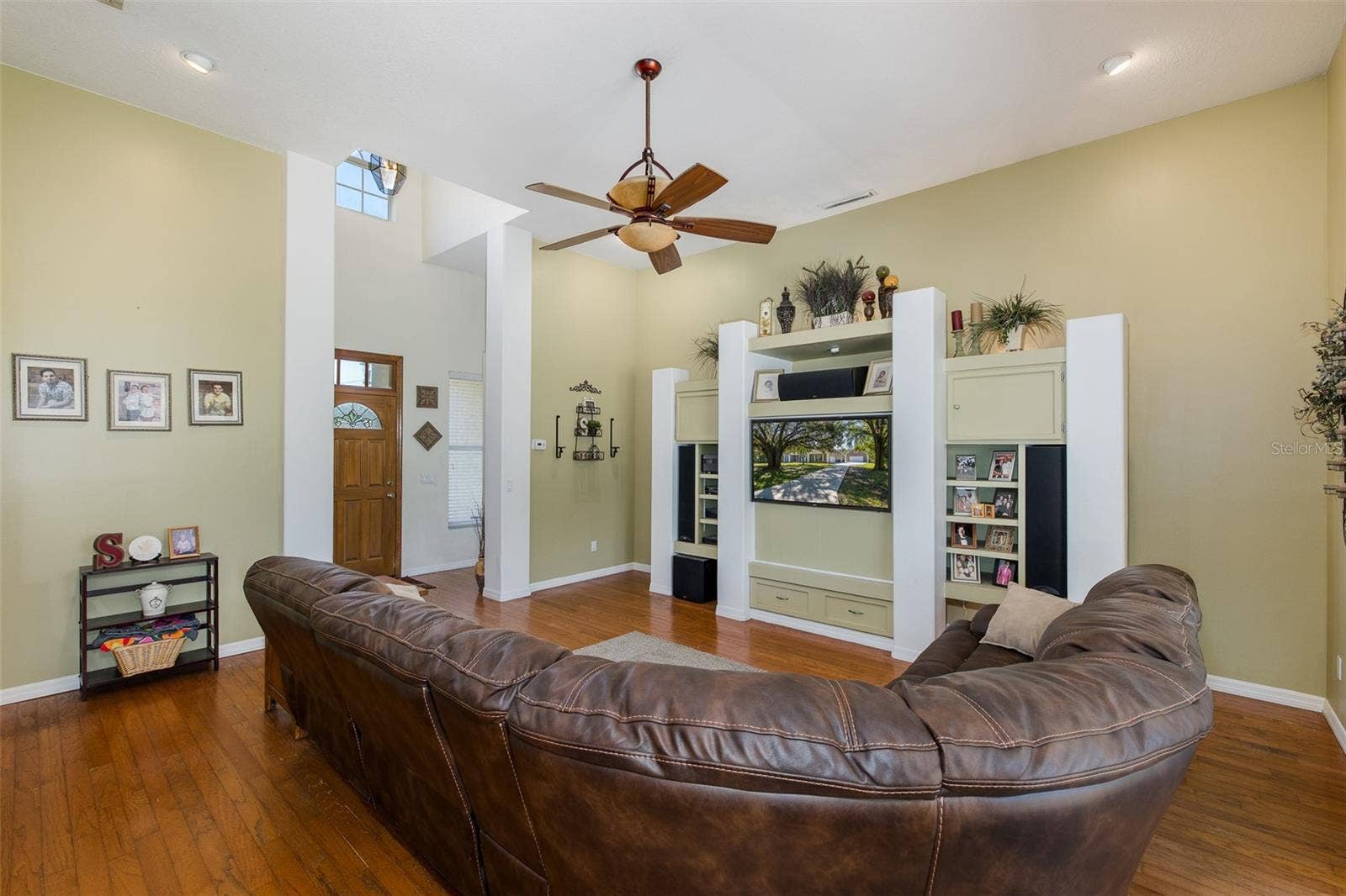 31524 CROSS CREEK LANE, Wesley Chapel, FL 33543 Living room
