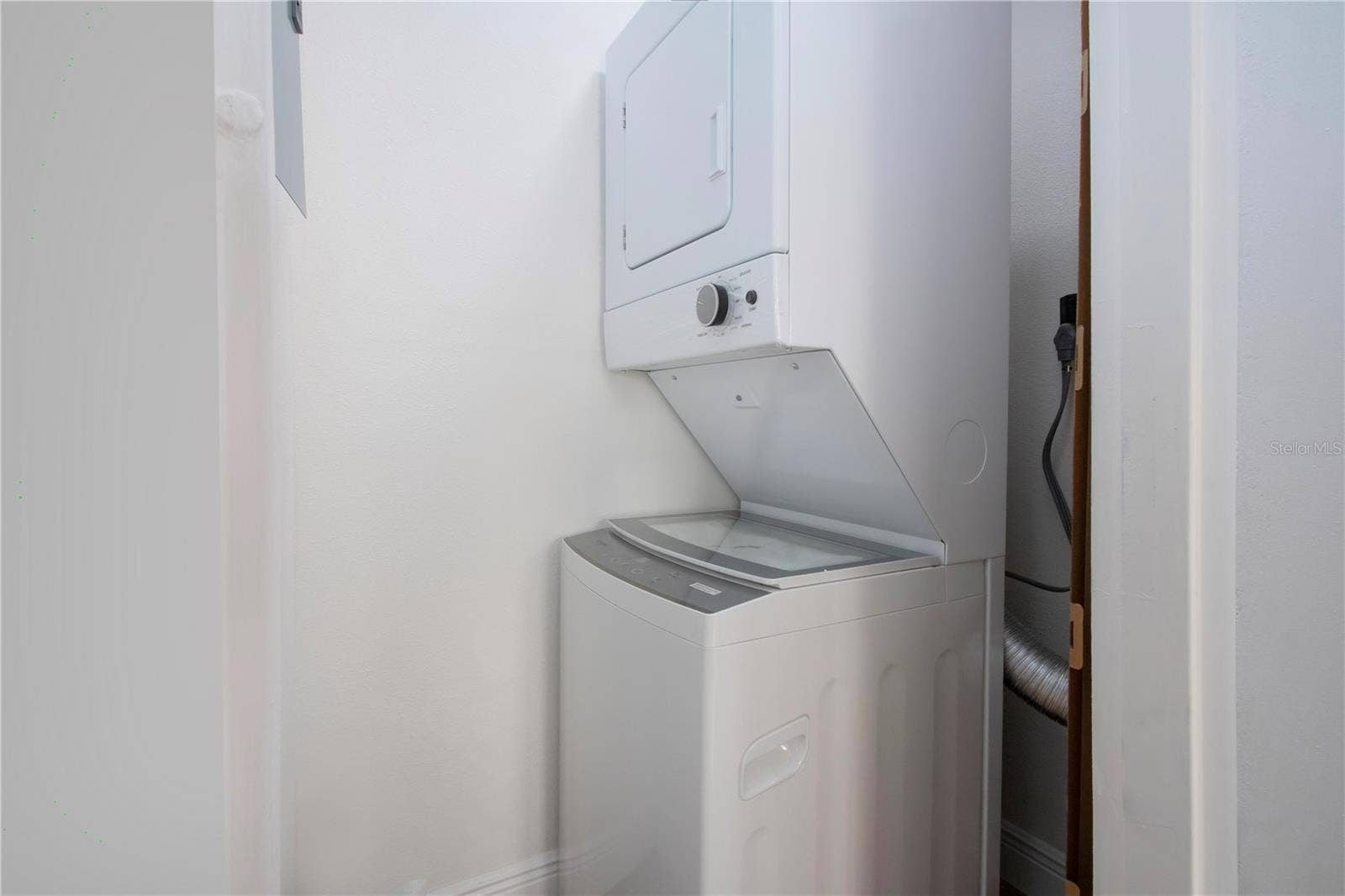 Laundry and storage area room off lanai