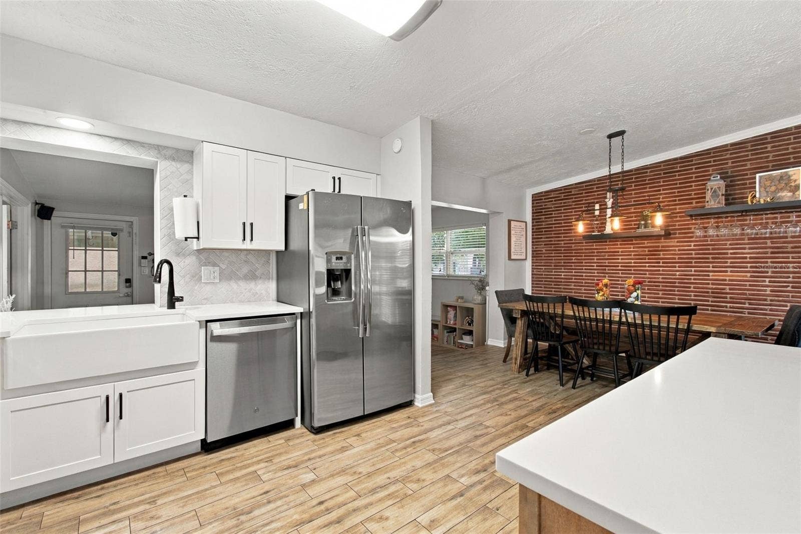 3306 NAKORA DRIVE, Tampa, FL 33618 Kitchen