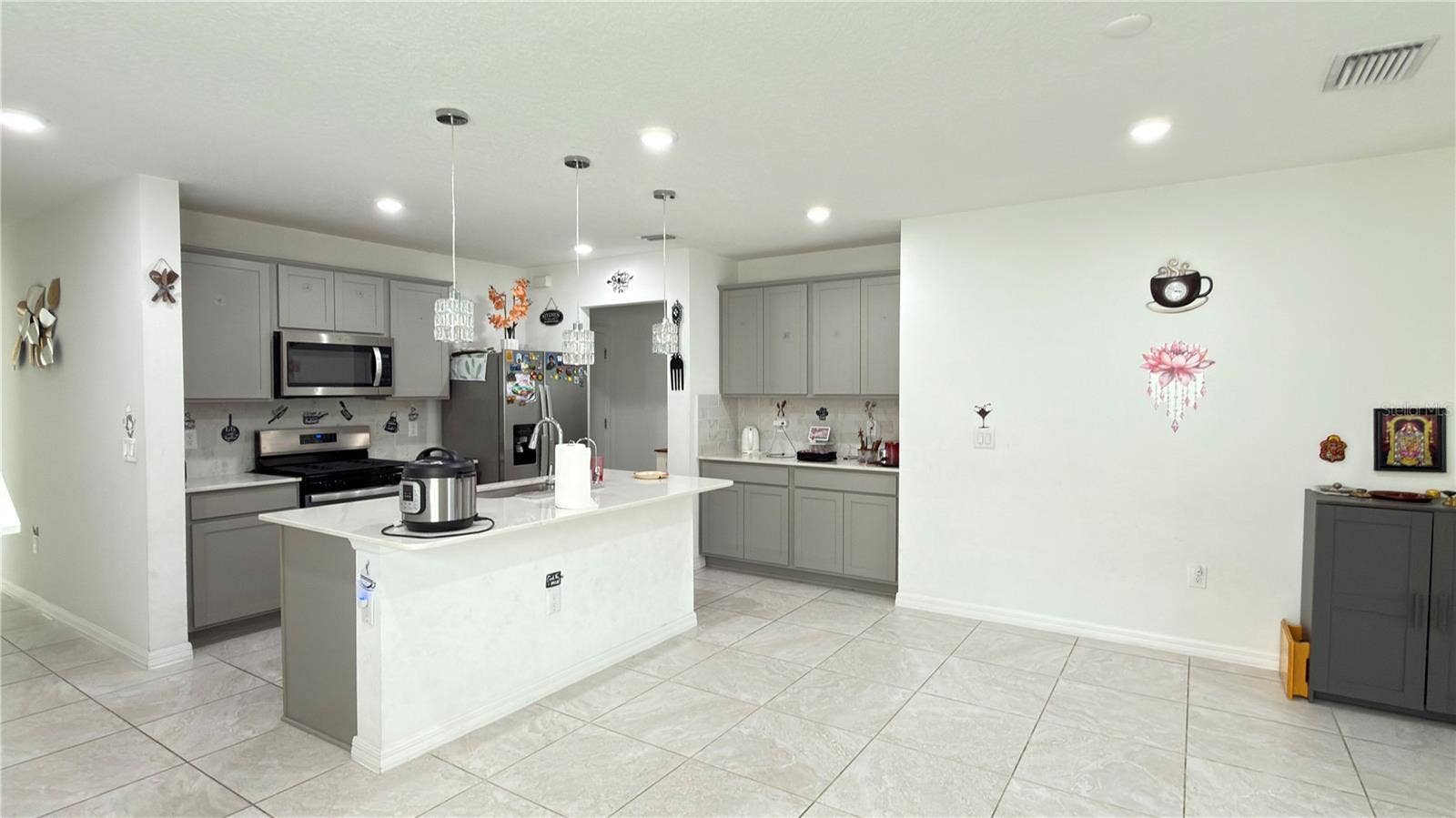 20704 BALSAM HILL ROAD, Land O Lakes, FL 34638 20704 BALSAM HILL ROAD, Land O Lakes, FL 34638