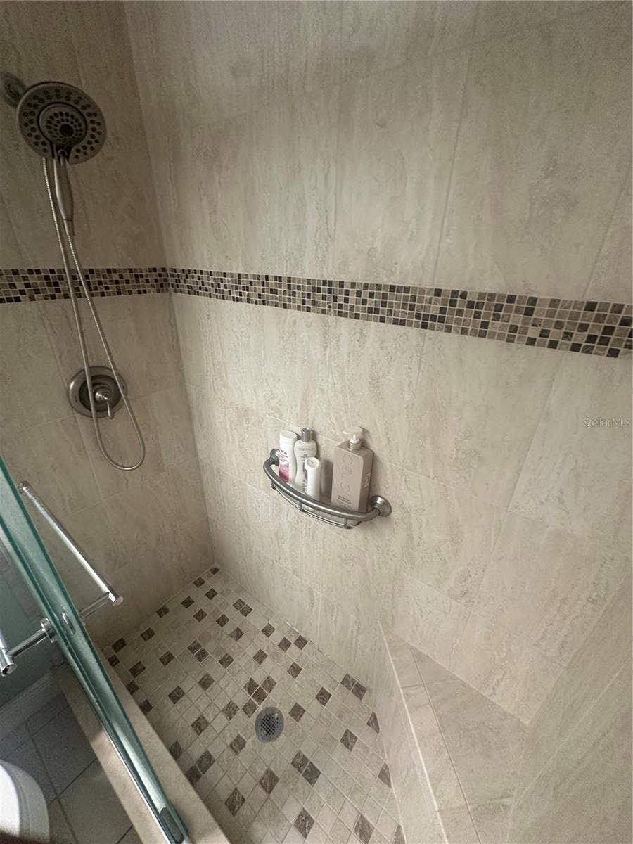 4805 SUNNYBROOK DRIVE, #26, New Port Richey, FL 34653 shower