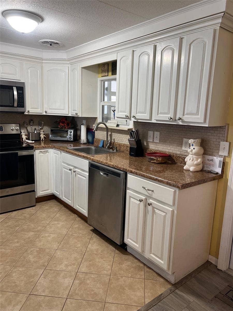 15 THATCH PALM STREET E, Largo, FL 33770