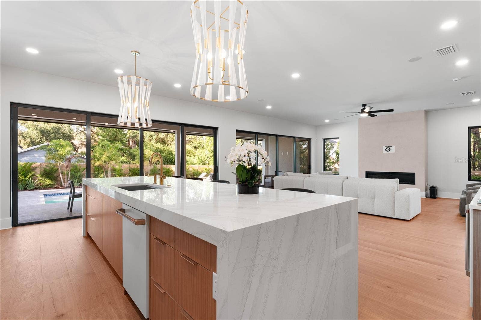 1009 W CORAL STREET, Tampa, FL 33602
