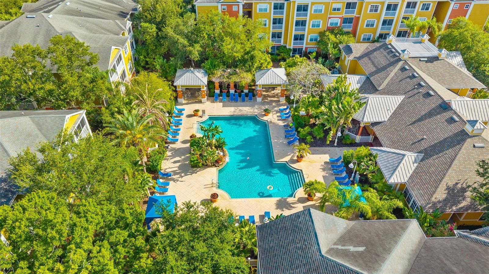 POOL / CLUB HOUSE