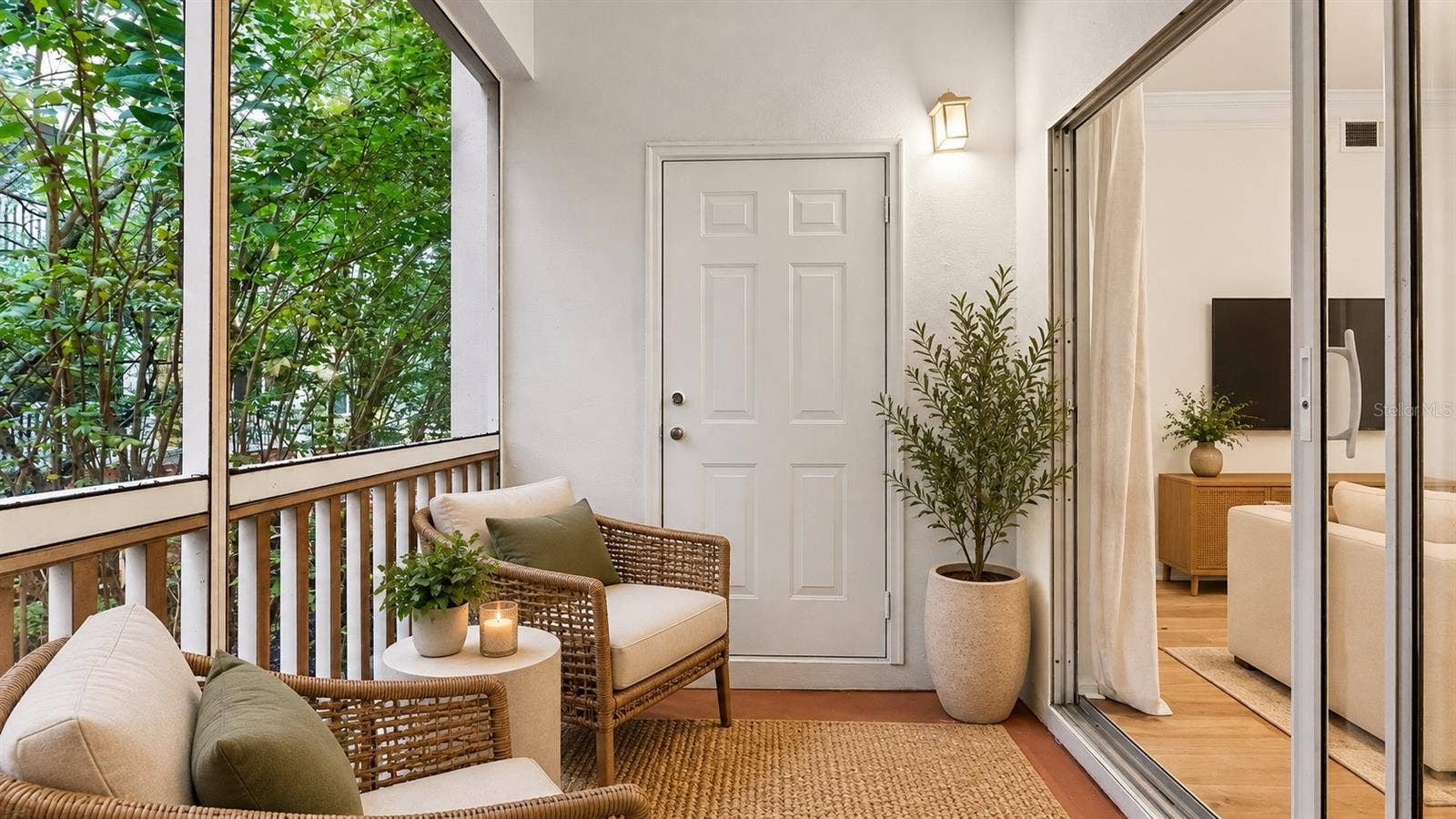 STAGED SCREEN PATIO