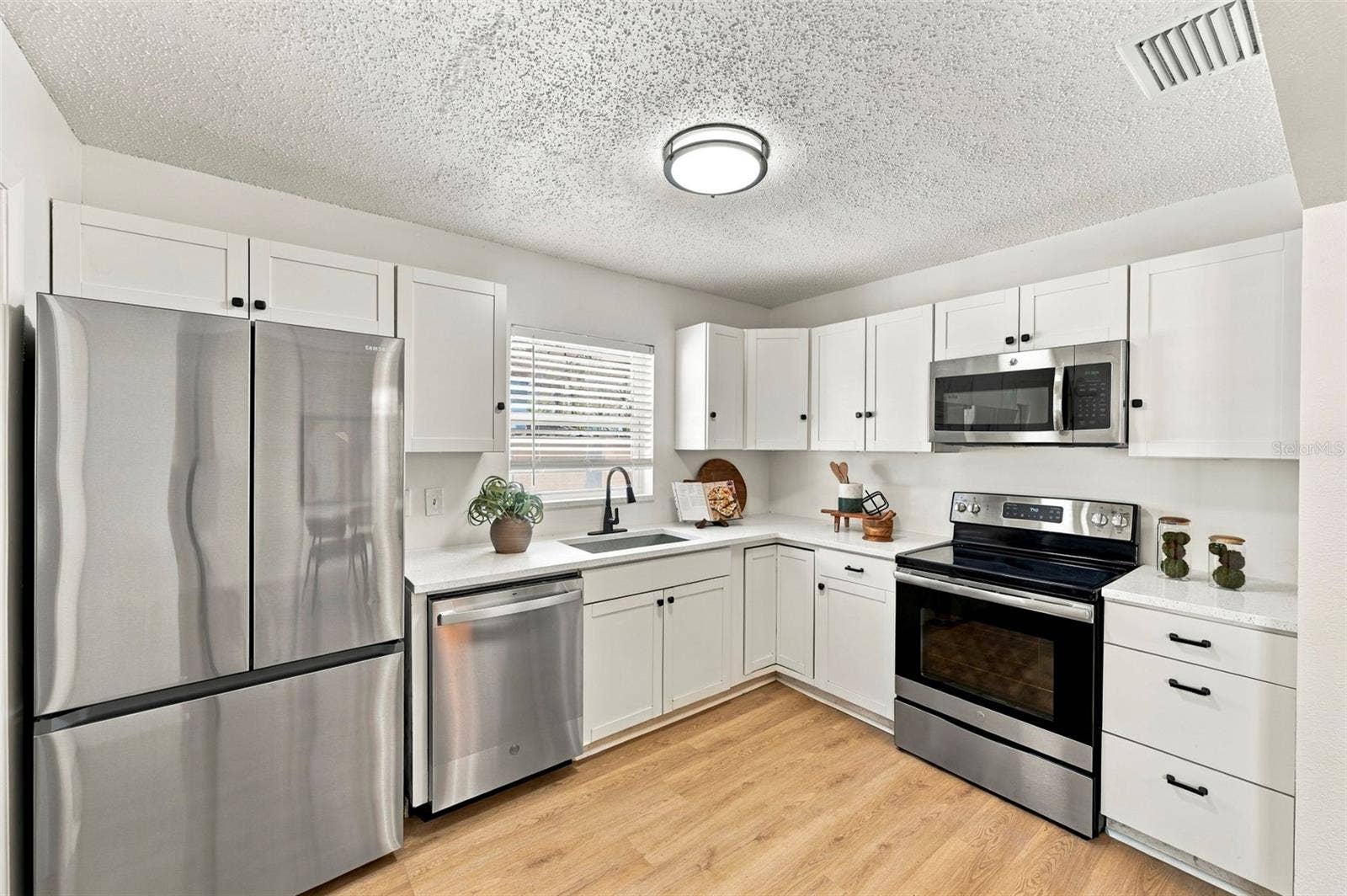 8168 82ND AVENUE, Seminole, FL 33777