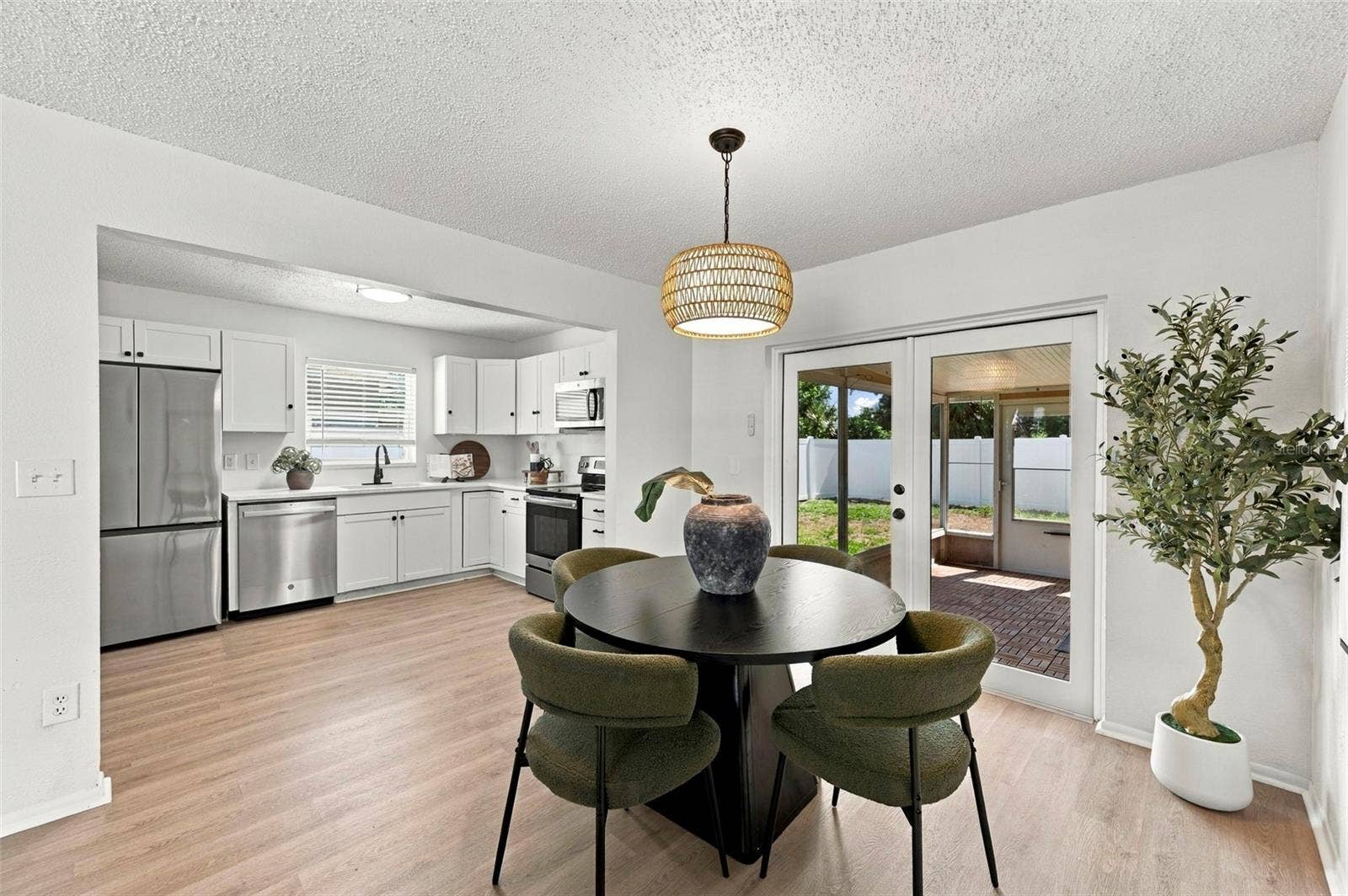 8168 82ND AVENUE, Seminole, FL 33777