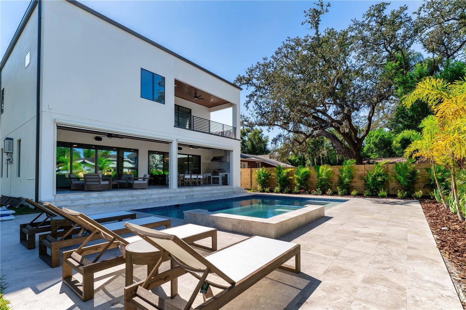 904 W FRIBLEY STREET, Tampa, FL 33603