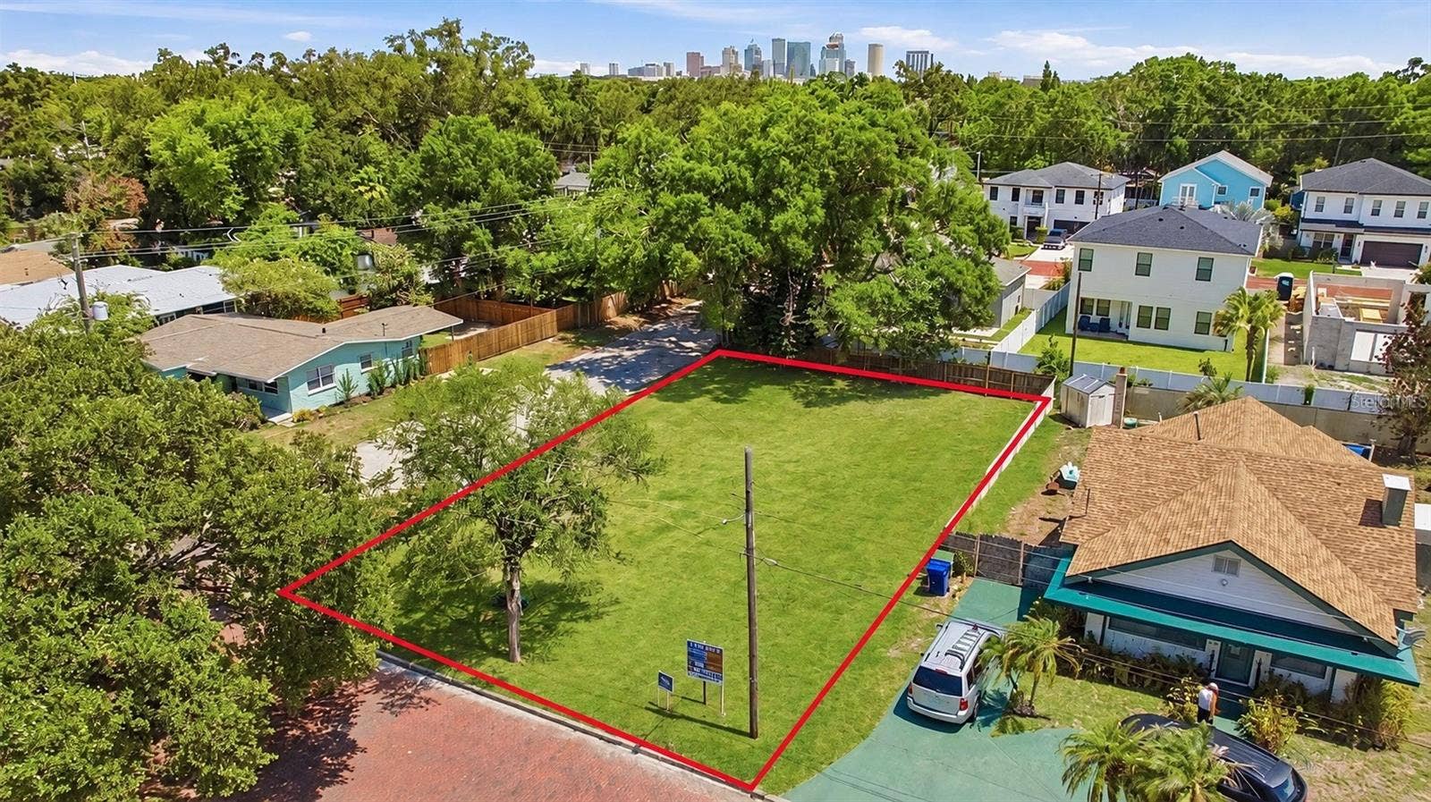 904 W FRIBLEY STREET, Tampa, FL 33603