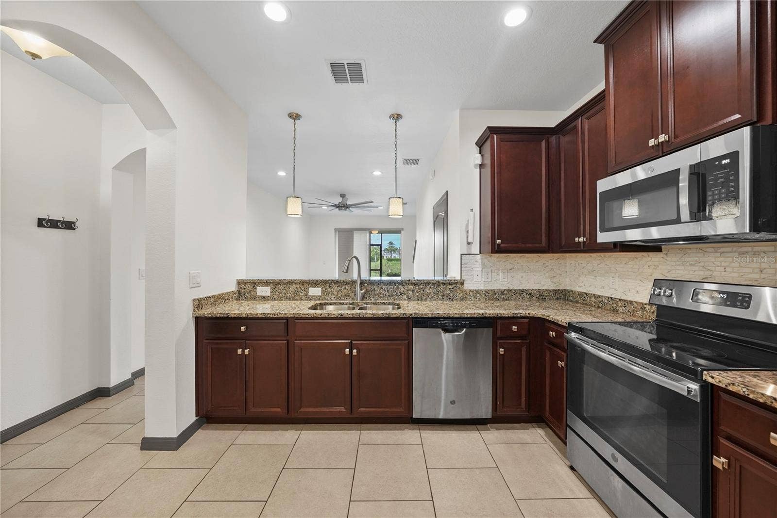 10948 VERAWOOD DRIVE, Riverview, FL 33579 10948 VERAWOOD DRIVE, Riverview, FL 33579