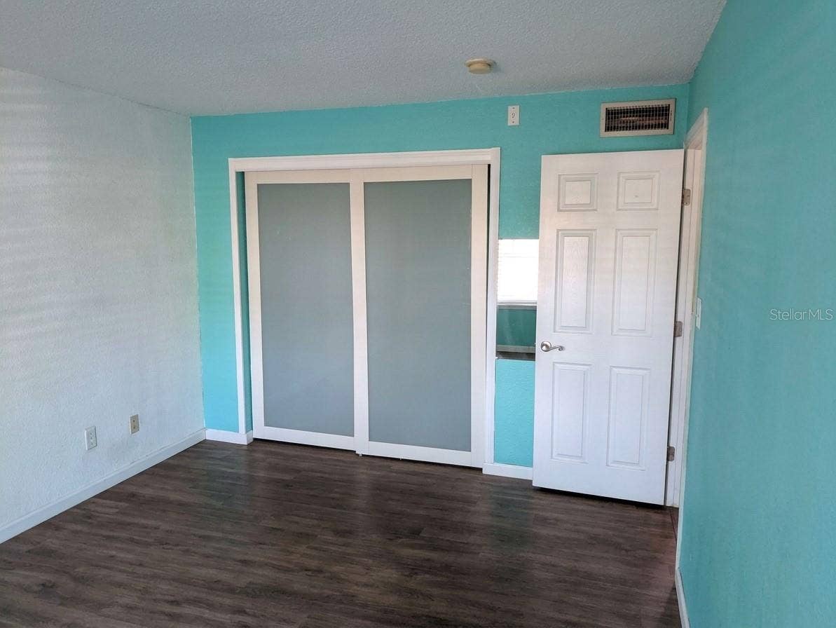 LARGE BUILT IN MODERN CLOSET