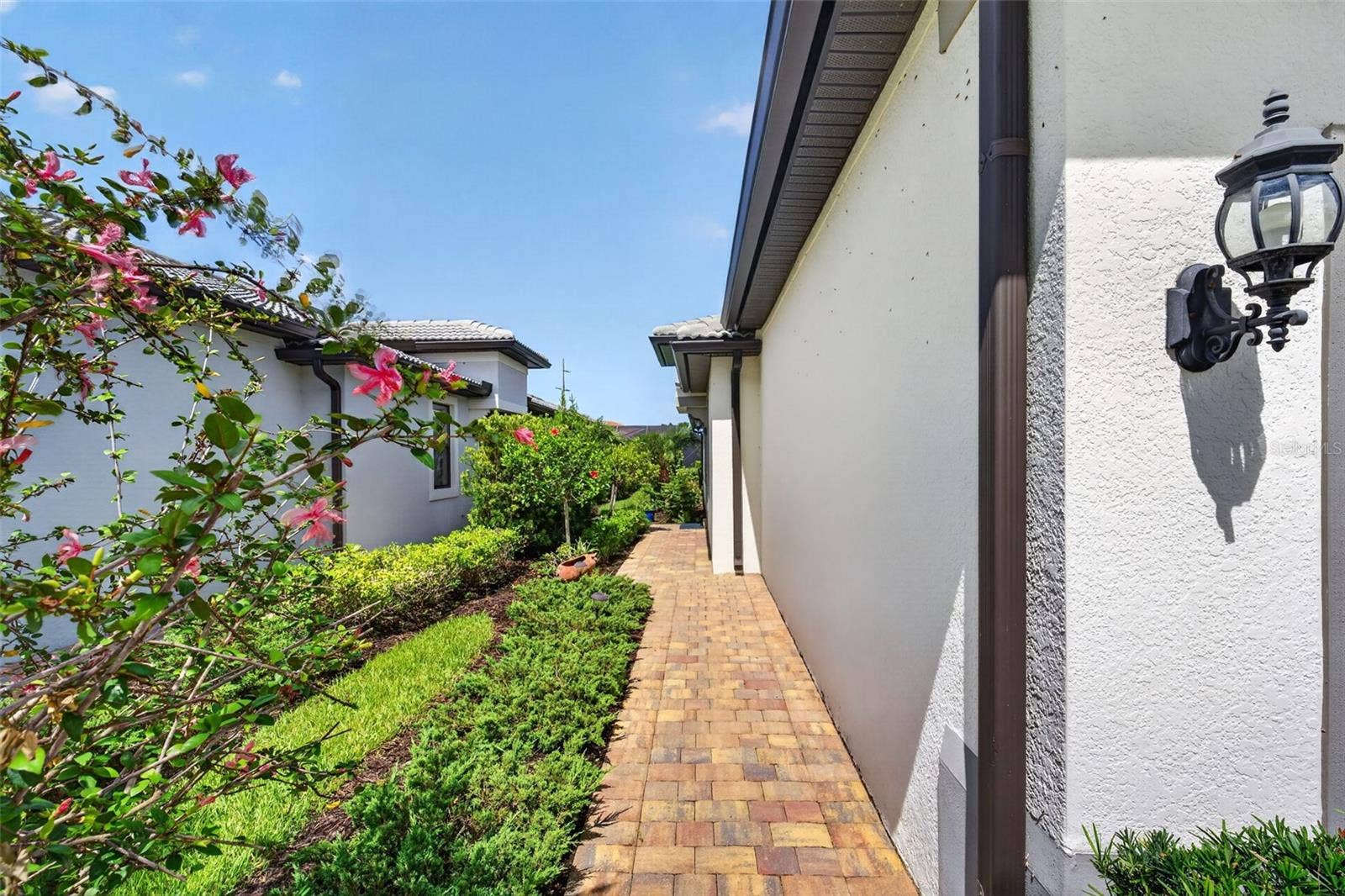 Side walkway