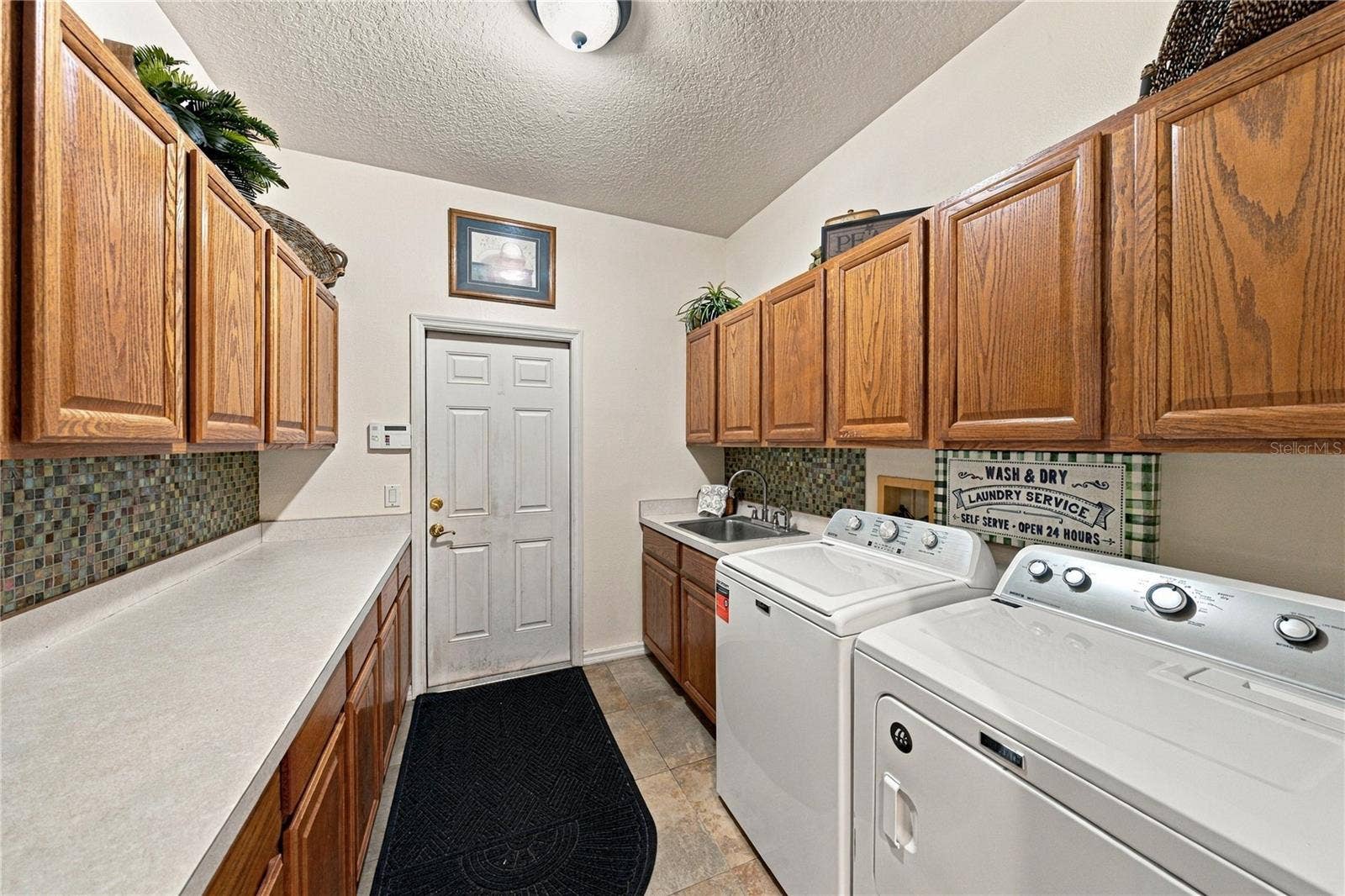6010 KESTREL POINT AVENUE, Lithia, FL 33547 6010 KESTREL POINT AVENUE, Lithia, FL 33547
