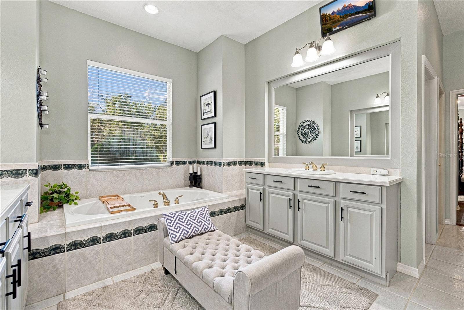 6010 KESTREL POINT AVENUE, Lithia, FL 33547 6010 KESTREL POINT AVENUE, Lithia, FL 33547