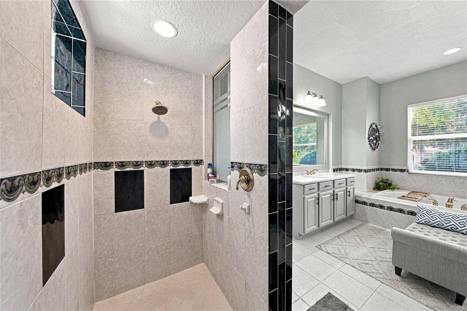 6010 KESTREL POINT AVENUE, Lithia, FL 33547 6010 KESTREL POINT AVENUE, Lithia, FL 33547