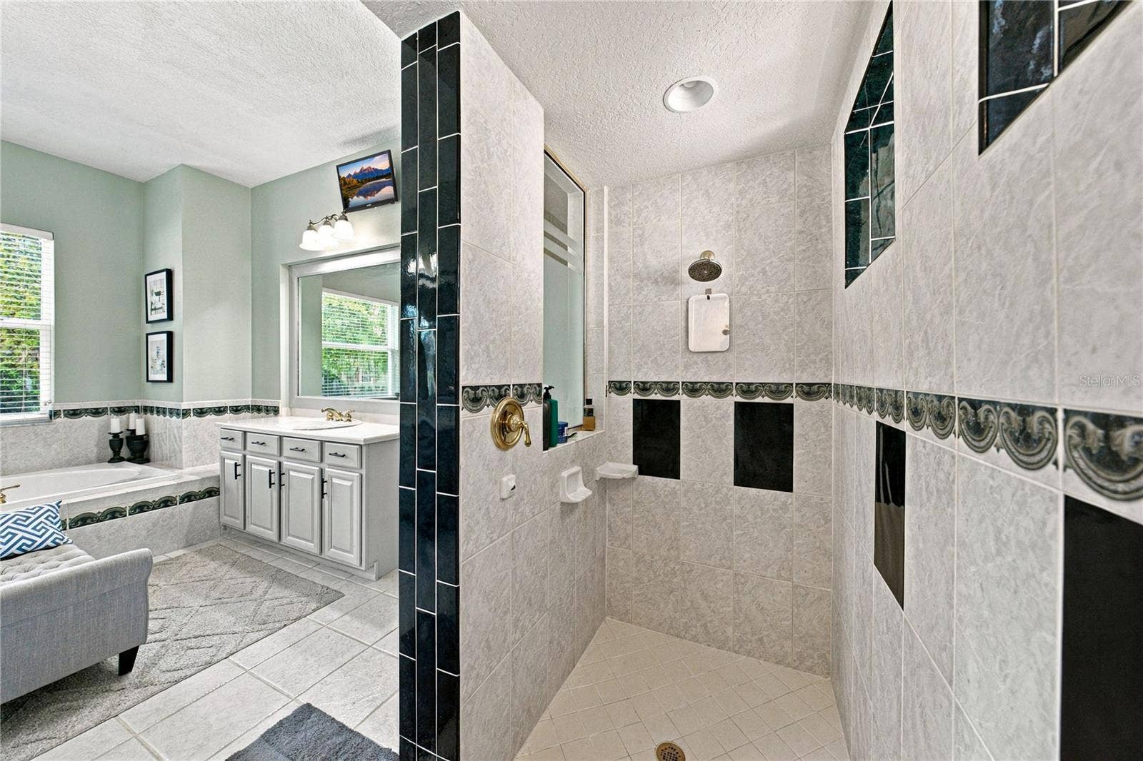 6010 KESTREL POINT AVENUE, Lithia, FL 33547 6010 KESTREL POINT AVENUE, Lithia, FL 33547