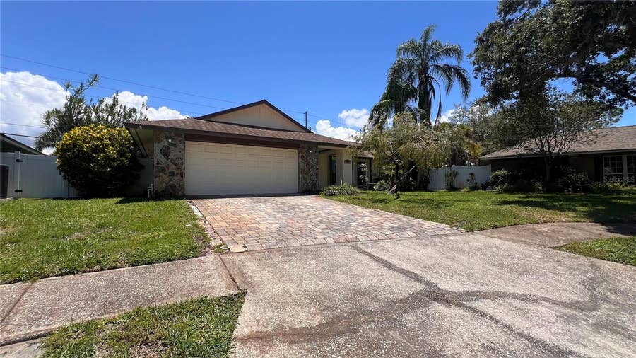 Property photo for 10007 LINDEN PLACE DRIVE, Seminole, FL