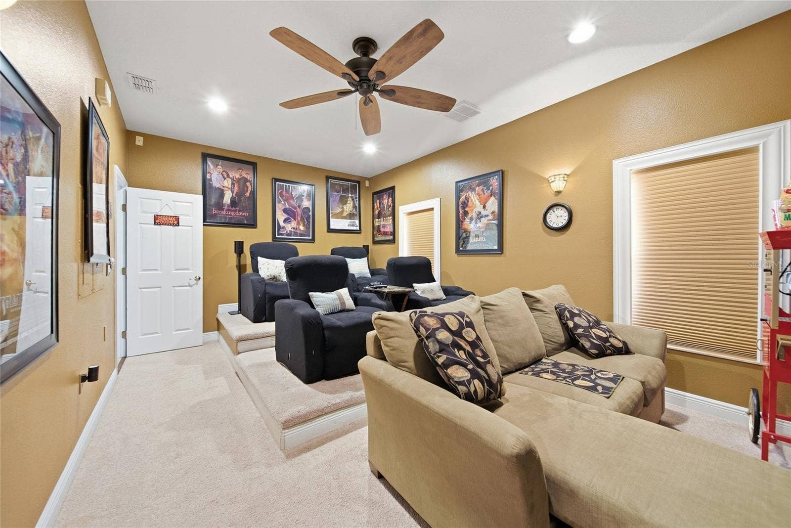 1212 CASTLE TERRACE, Tarpon Springs, FL 34689