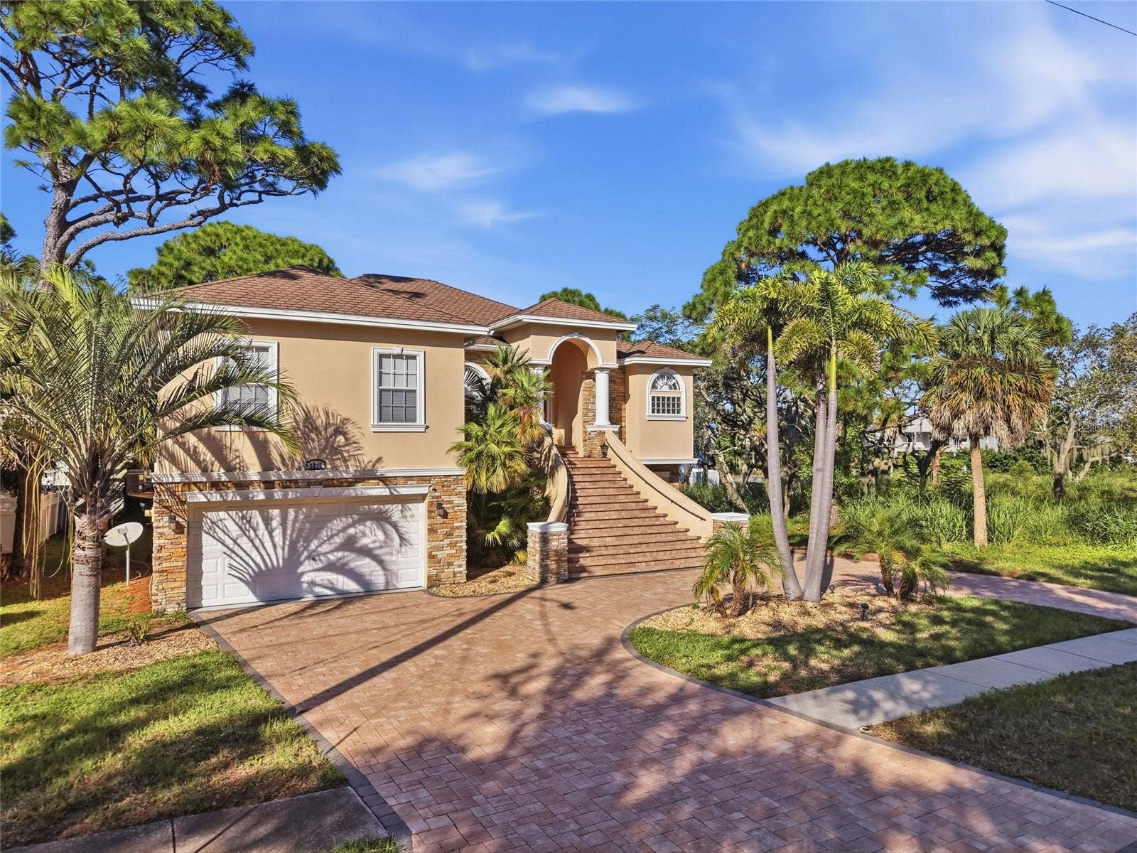 1212 CASTLE TERRACE, Tarpon Springs, FL 34689