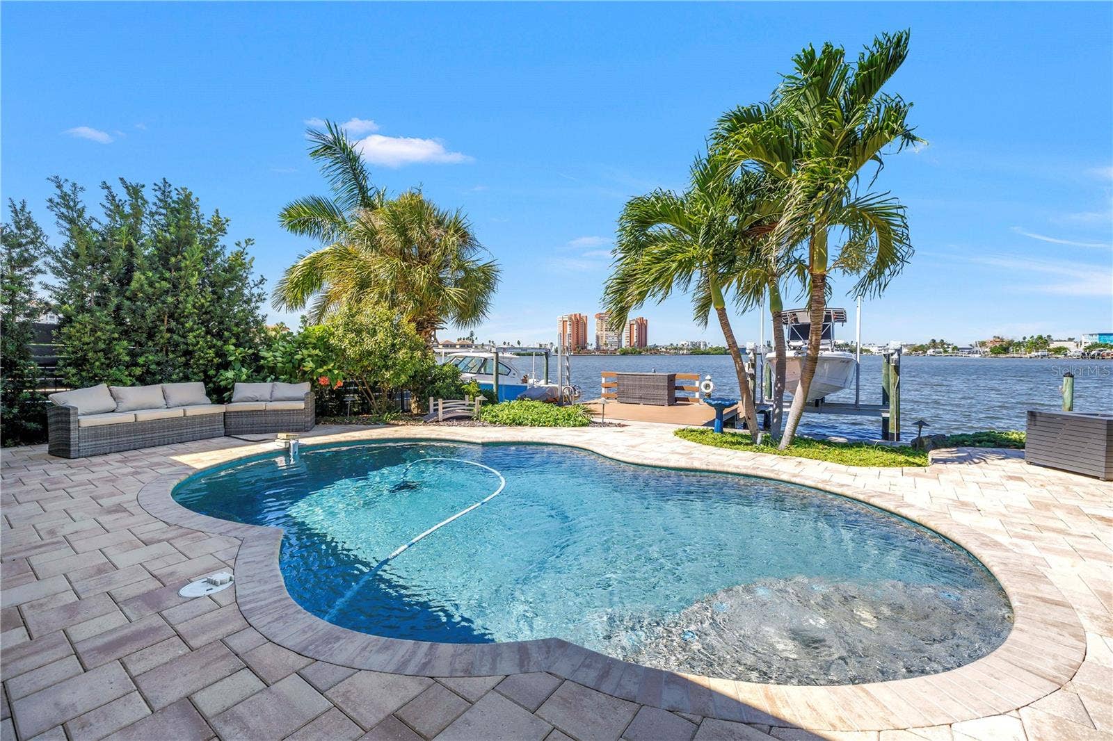 106 WALL STREET, Redington Shores, FL 33708