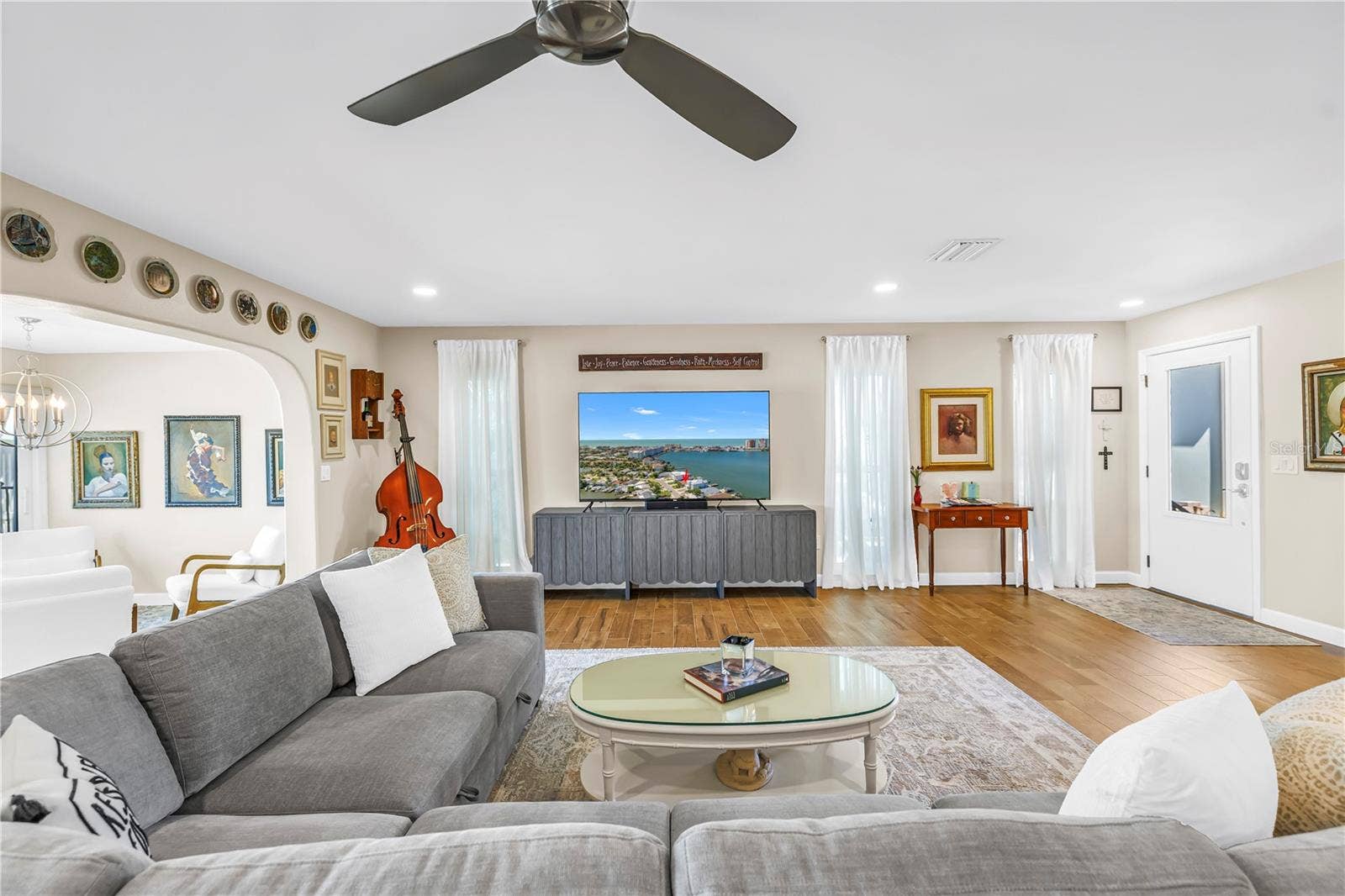 Spacious Living Room with View of Pool and Water