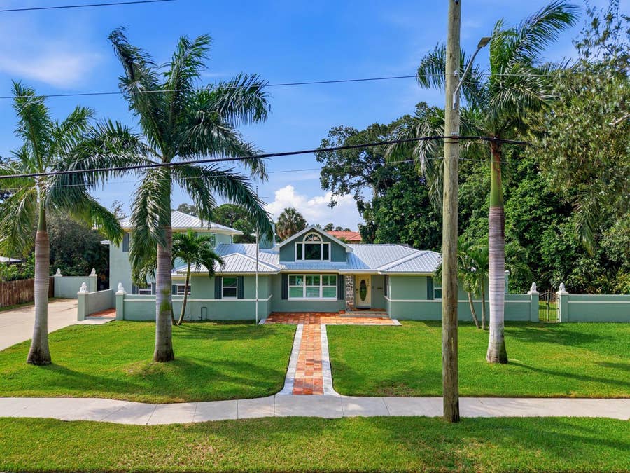 Property photo for 6930 BOUGAINVILLA AVENUE S, St Petersburg, FL