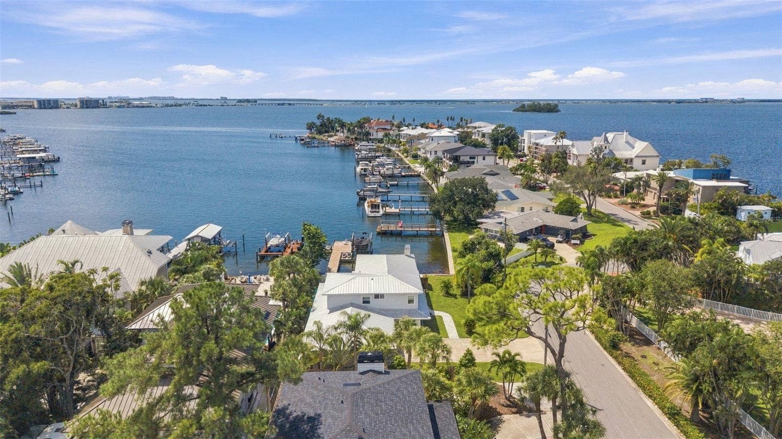 135 HARBOR DRIVE, Palm Harbor, FL 34683