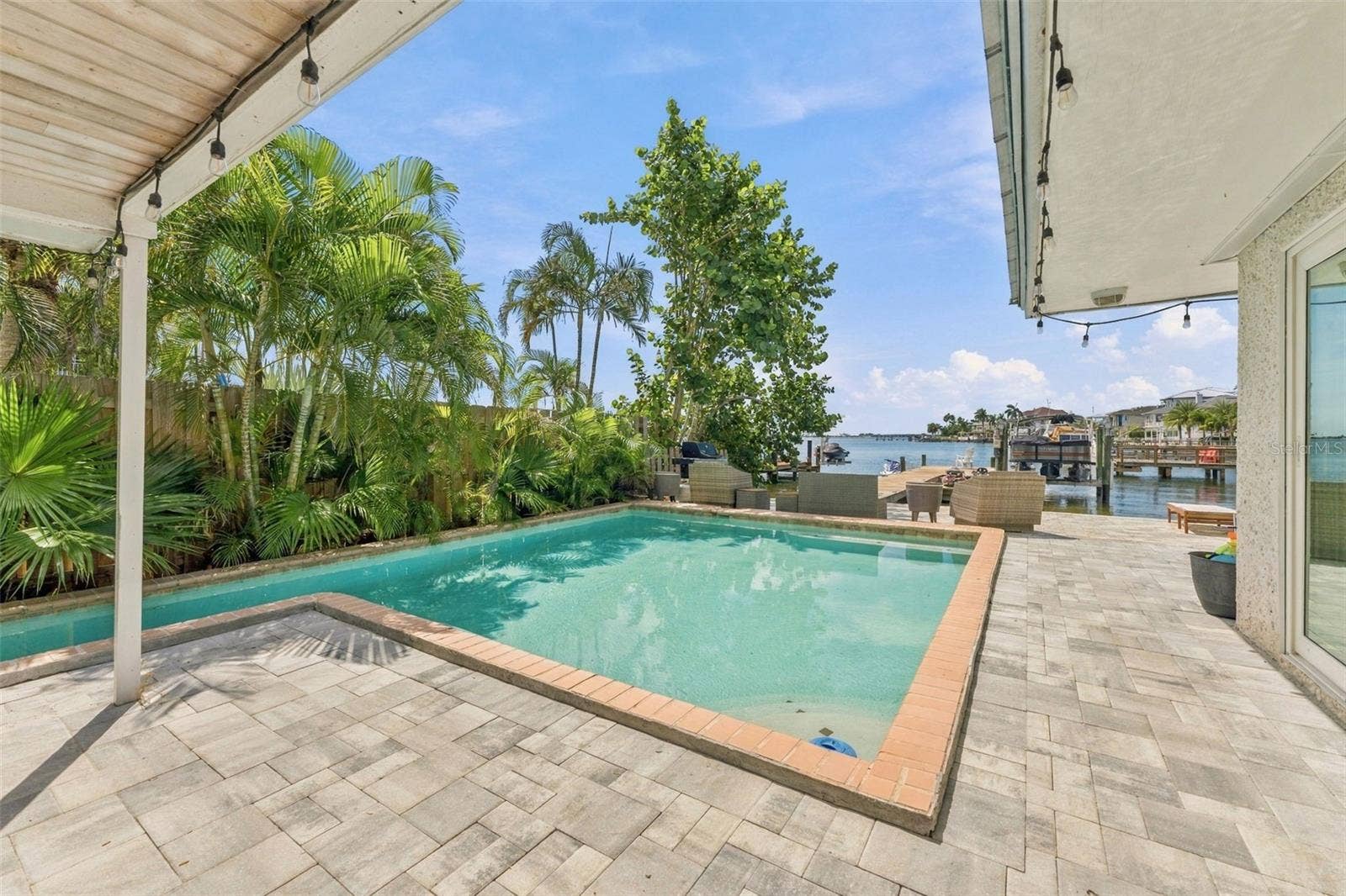 135 HARBOR DRIVE, Palm Harbor, FL 34683