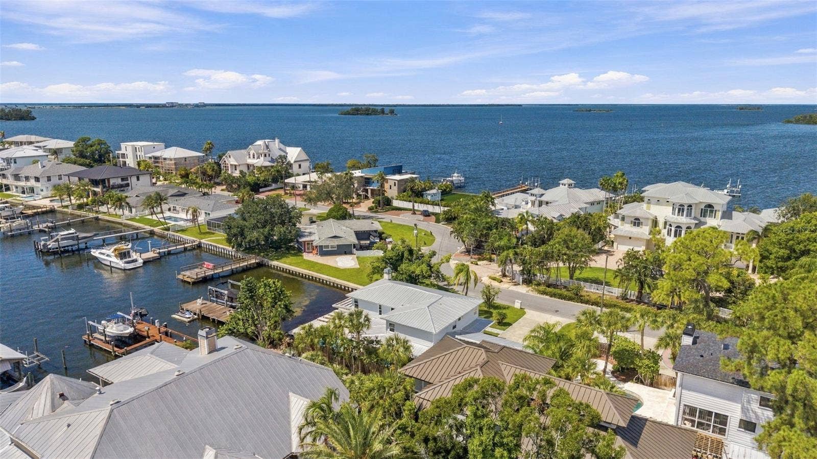 135 HARBOR DRIVE, Palm Harbor, FL 34683