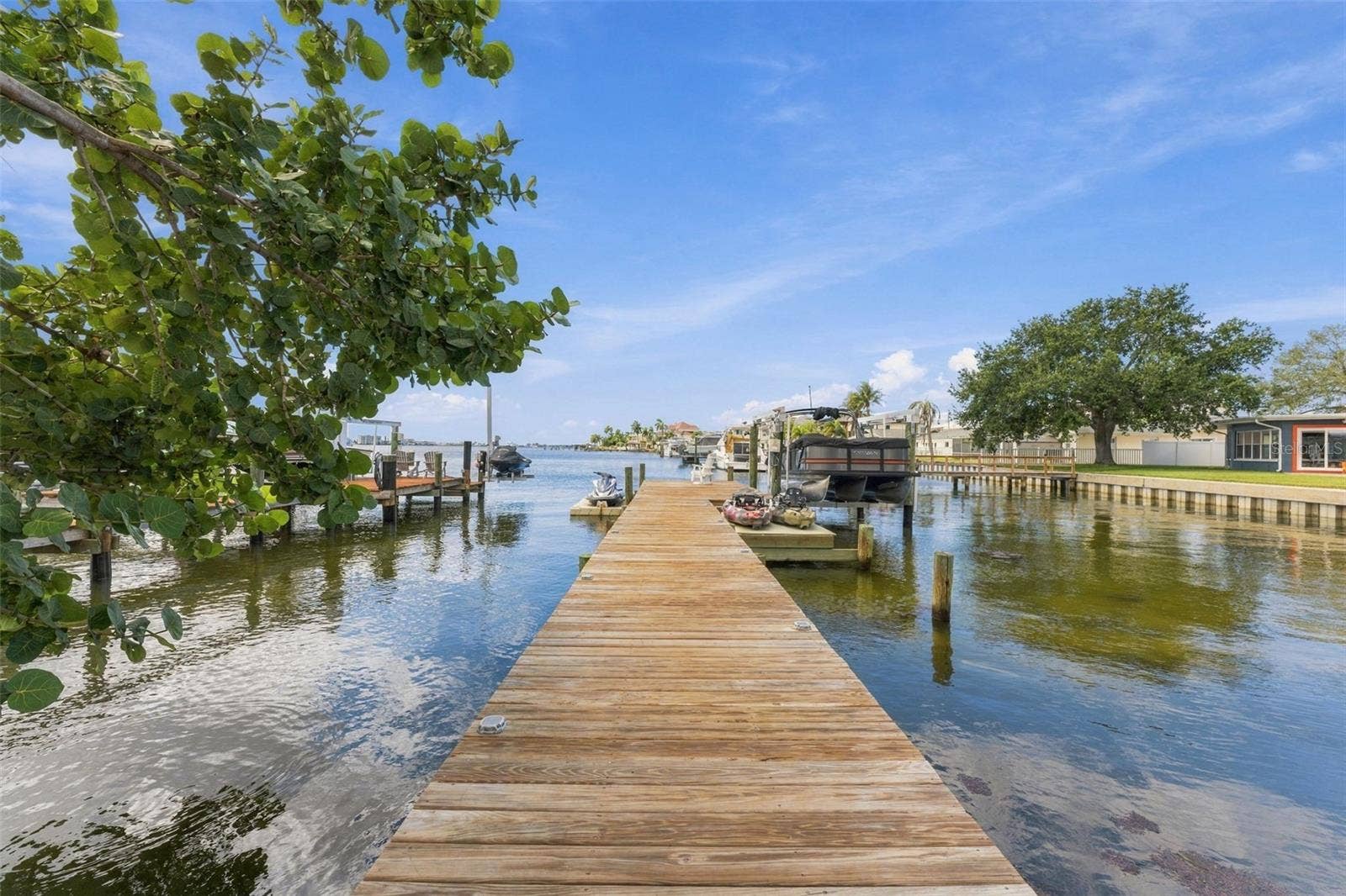 135 HARBOR DRIVE, Palm Harbor, FL 34683