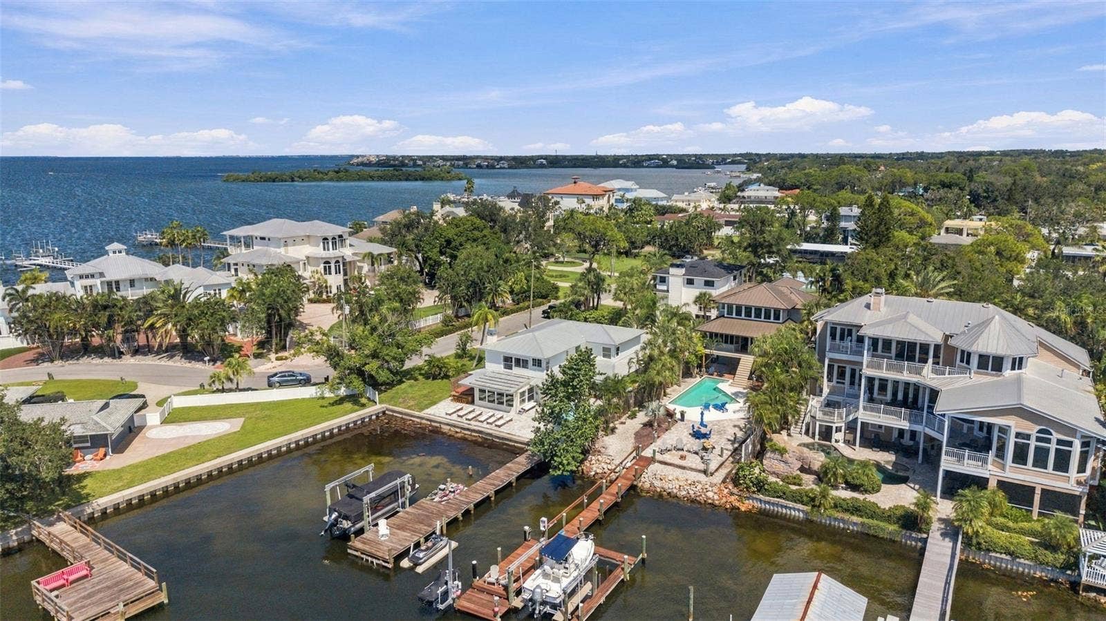 135 HARBOR DRIVE, Palm Harbor, FL 34683